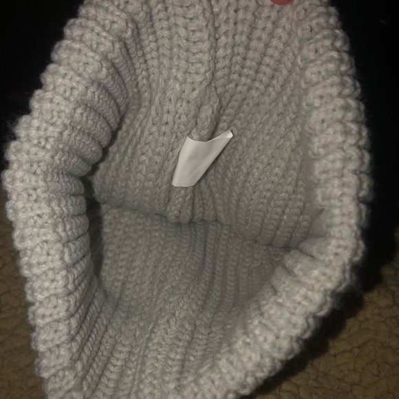 Winter hat - Picture 3 of 3